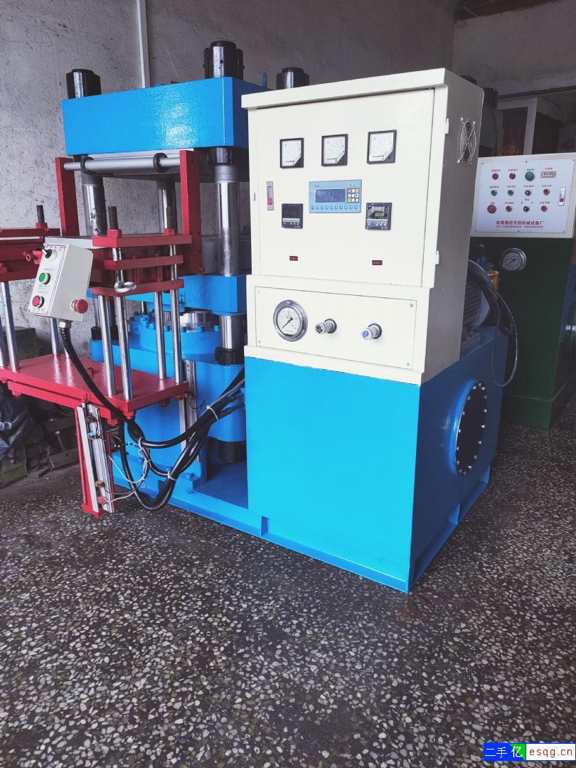 200吨单头带前顶推模硫化机-2