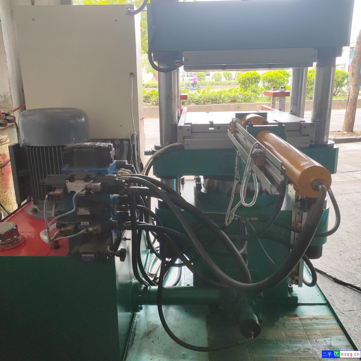 200吨二手硫化机单头带前顶推模-1