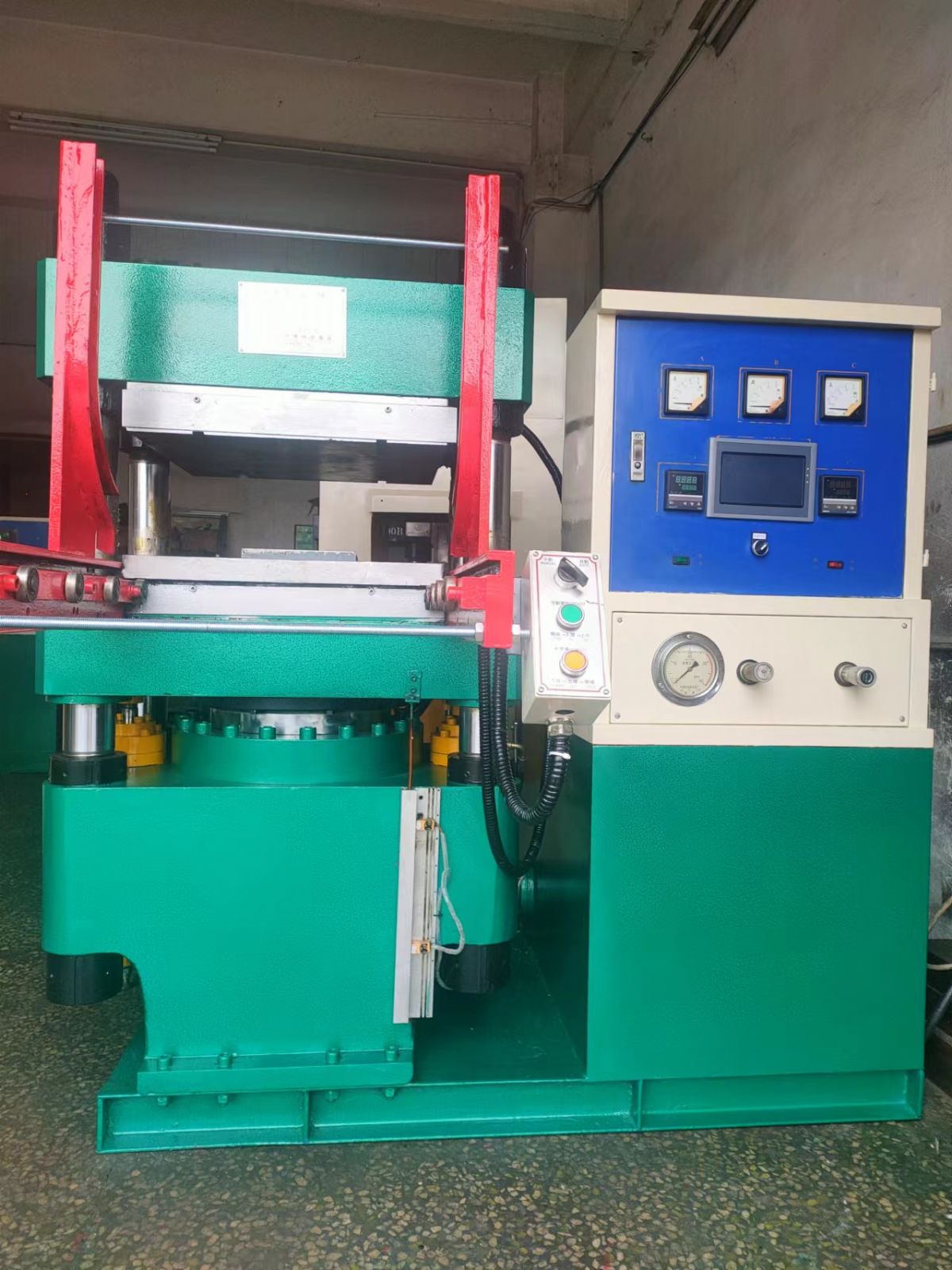 200吨二手单头硫化机出售-1