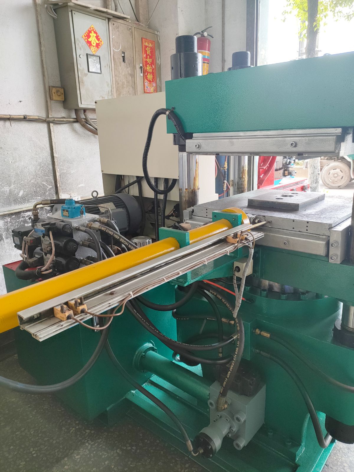 200吨二手单头硫化机出售-2