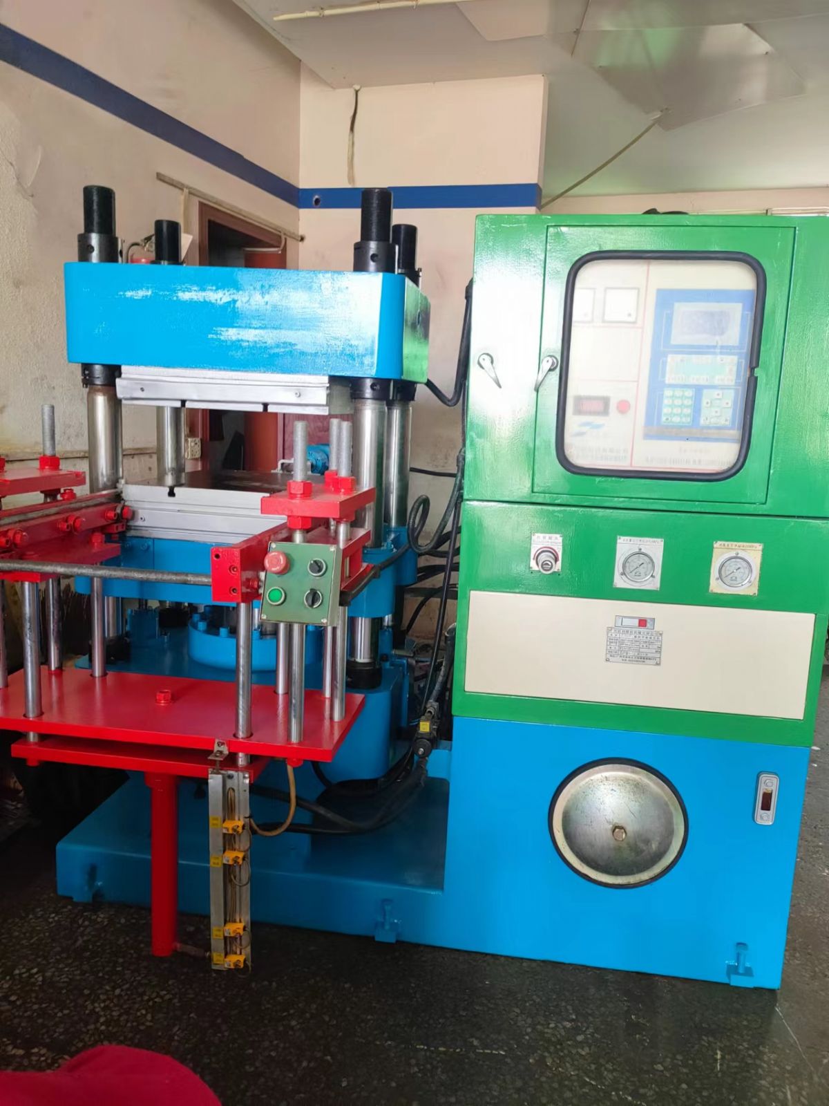 100吨二手硫化机出售带前顶推模-2