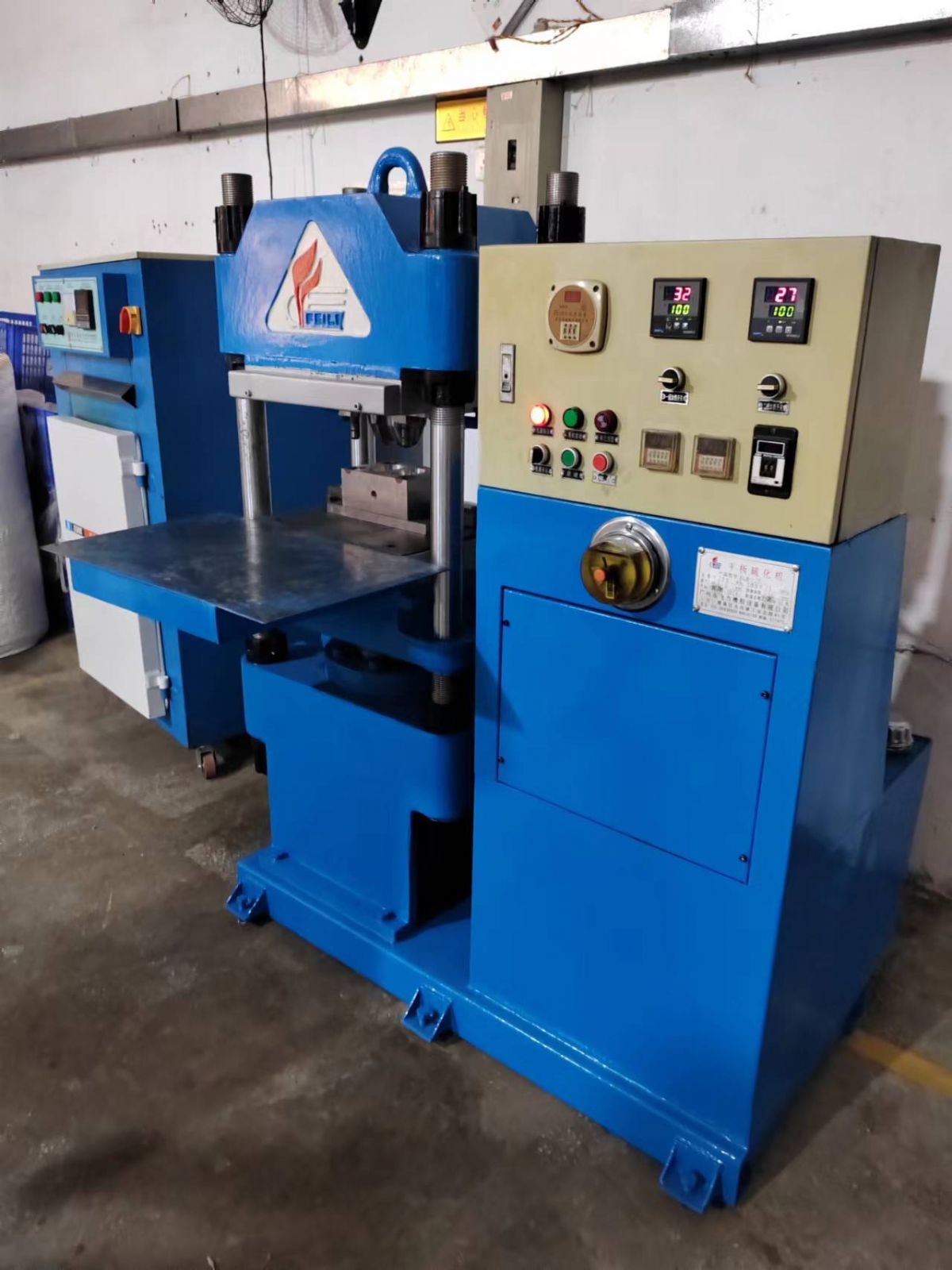 70吨硫化机出售-1