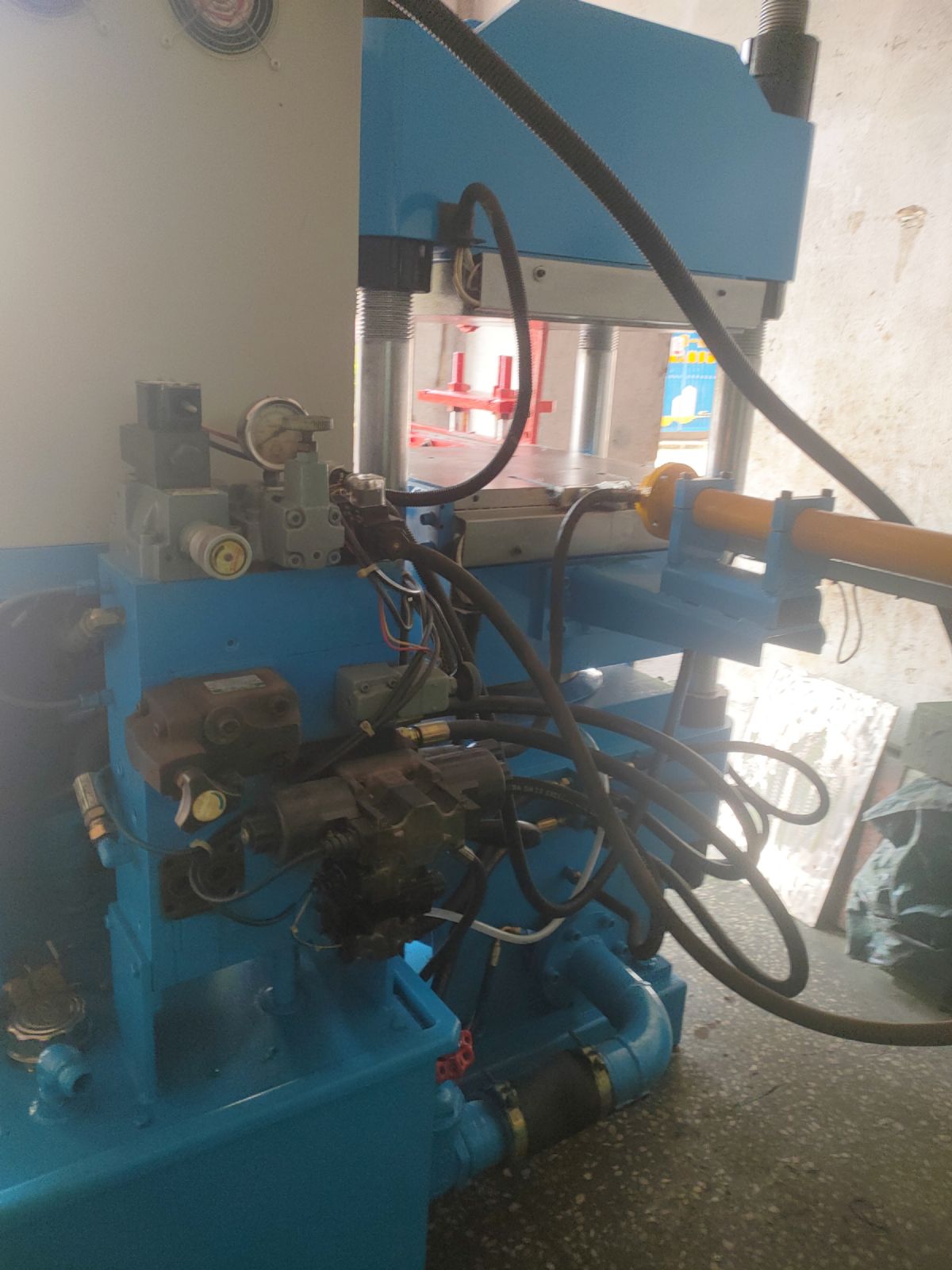 200吨硫化机出售-1