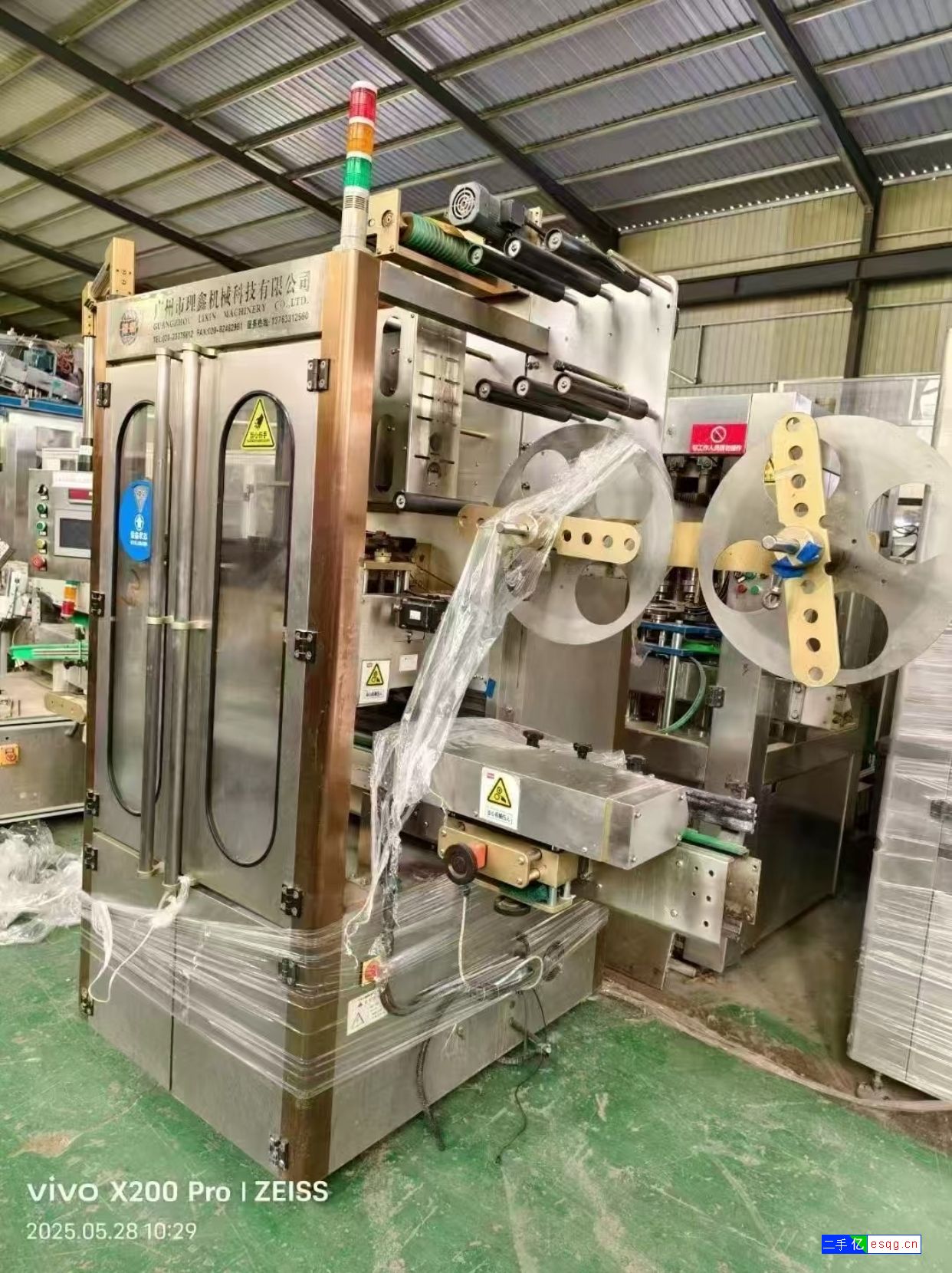 转让9成新广州理鑫套标机，饮料矿泉水套标机-2