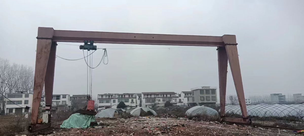 转让10吨跨度20米包厢龙门吊-1