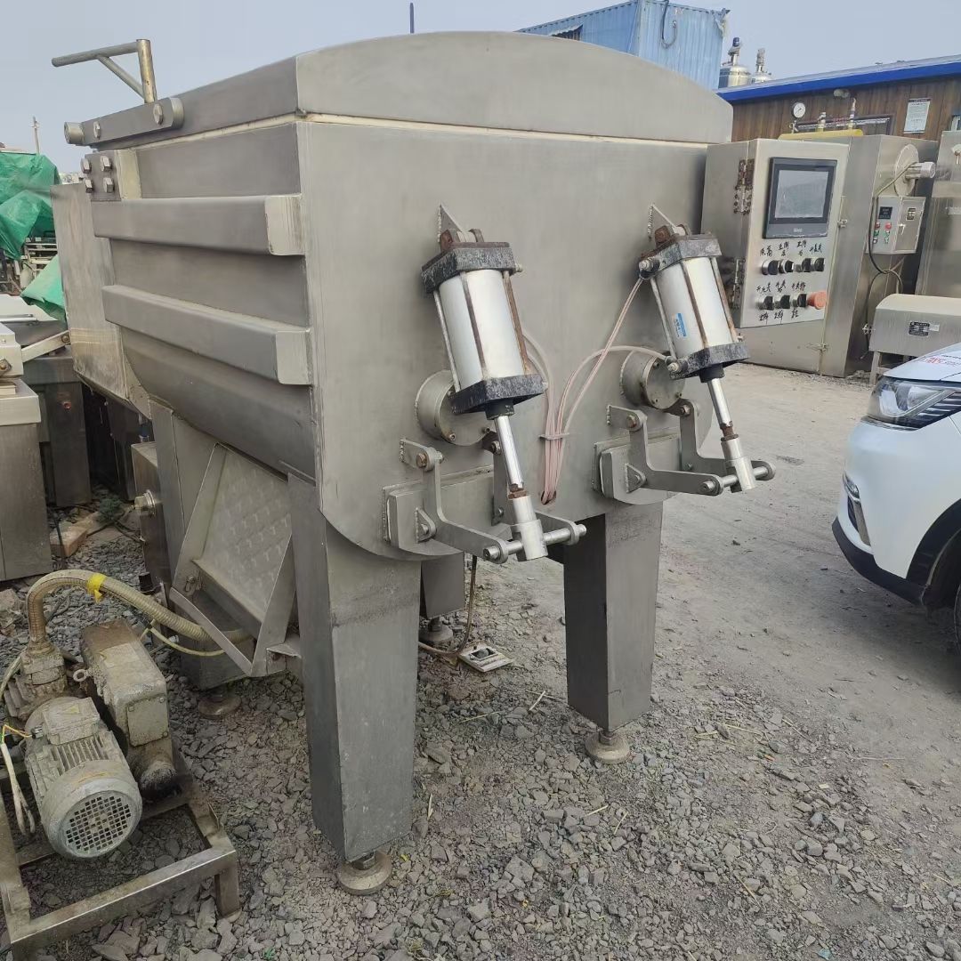 转让一台九成新二手650升双轴真空拌馅机-1