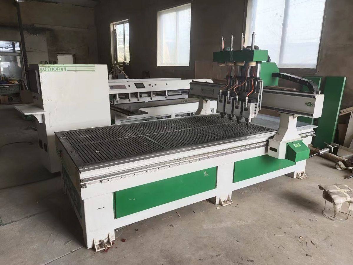 转让四工序开料雕刻机-1