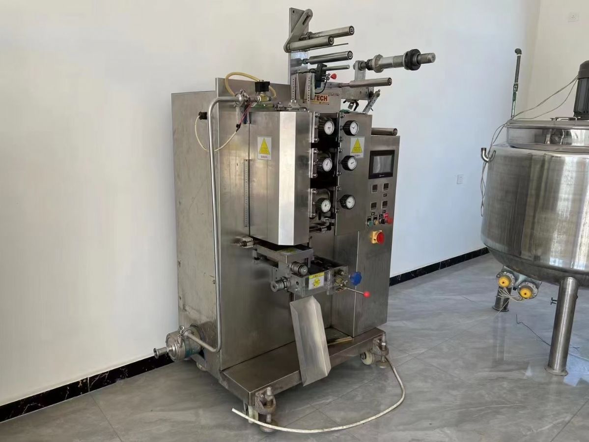 转让二手三边封液体包装机  二手四边封液体包装机-2