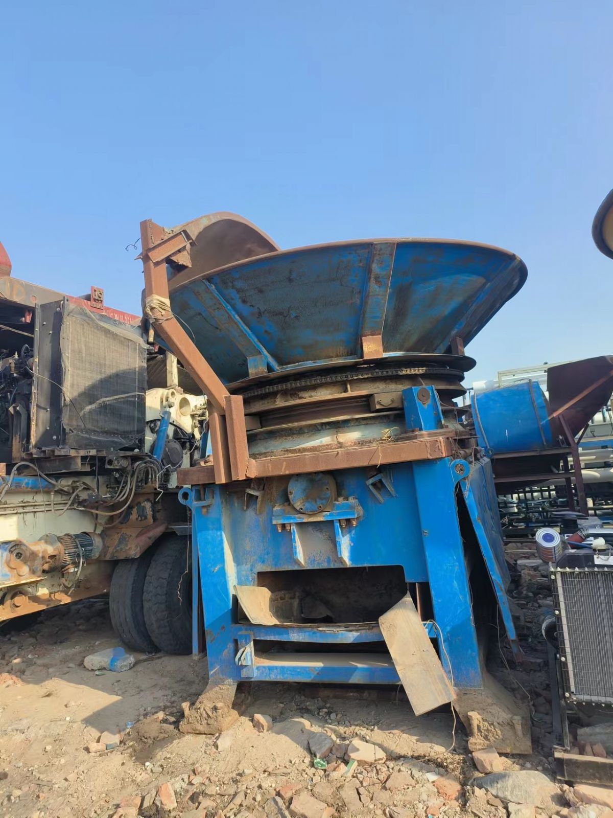 闲置转让3600型圆盘破碎机-1