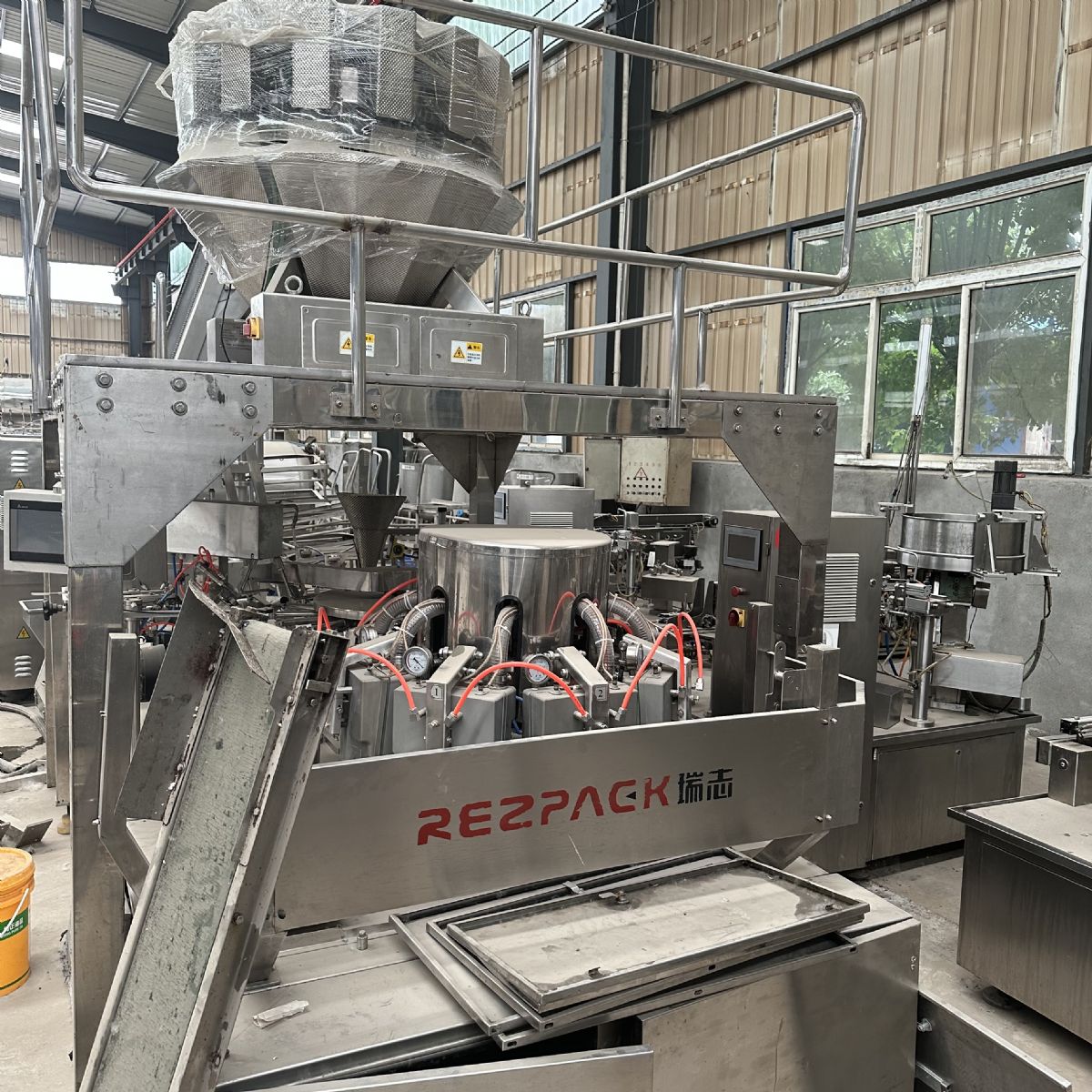 闲置转让14头称瑞志给袋式真空包装机-2