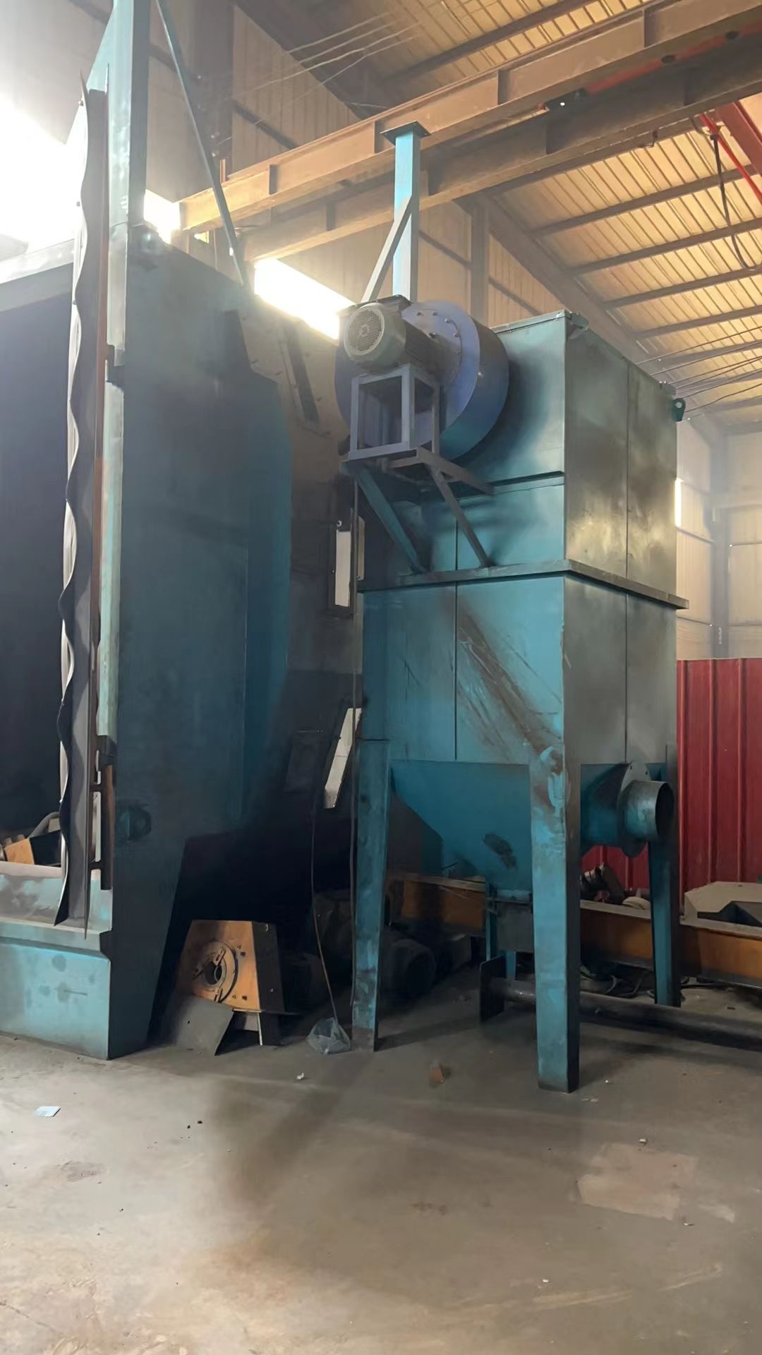 抛丸机宽三米，高三米，三个十一千瓦的抛丸器，单钩五-2