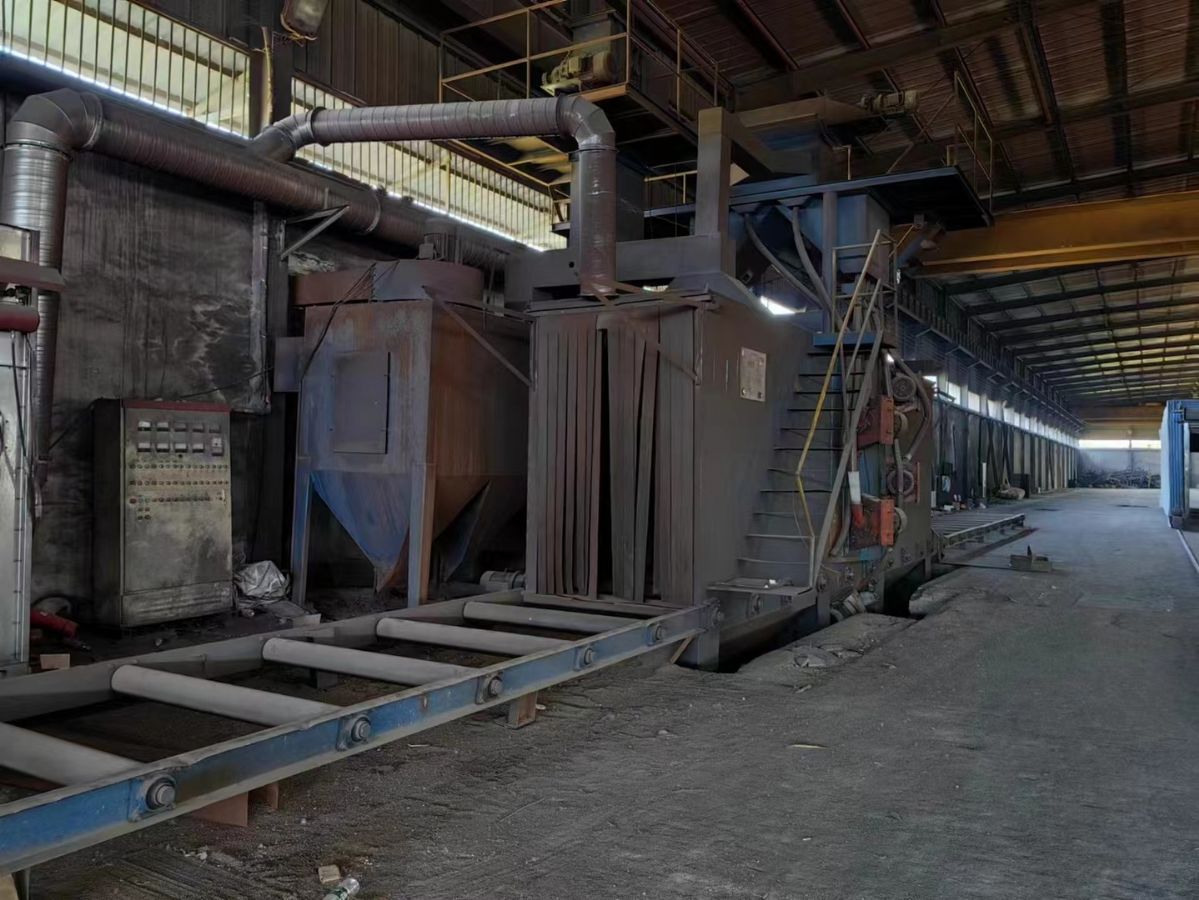 抛丸机宽一米五，高两米五，十个抛丸器，猛十三护板，-2