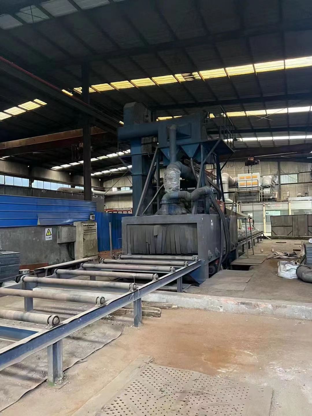 抛丸机宽两米，高八百，六个抛丸器，低价出售-2