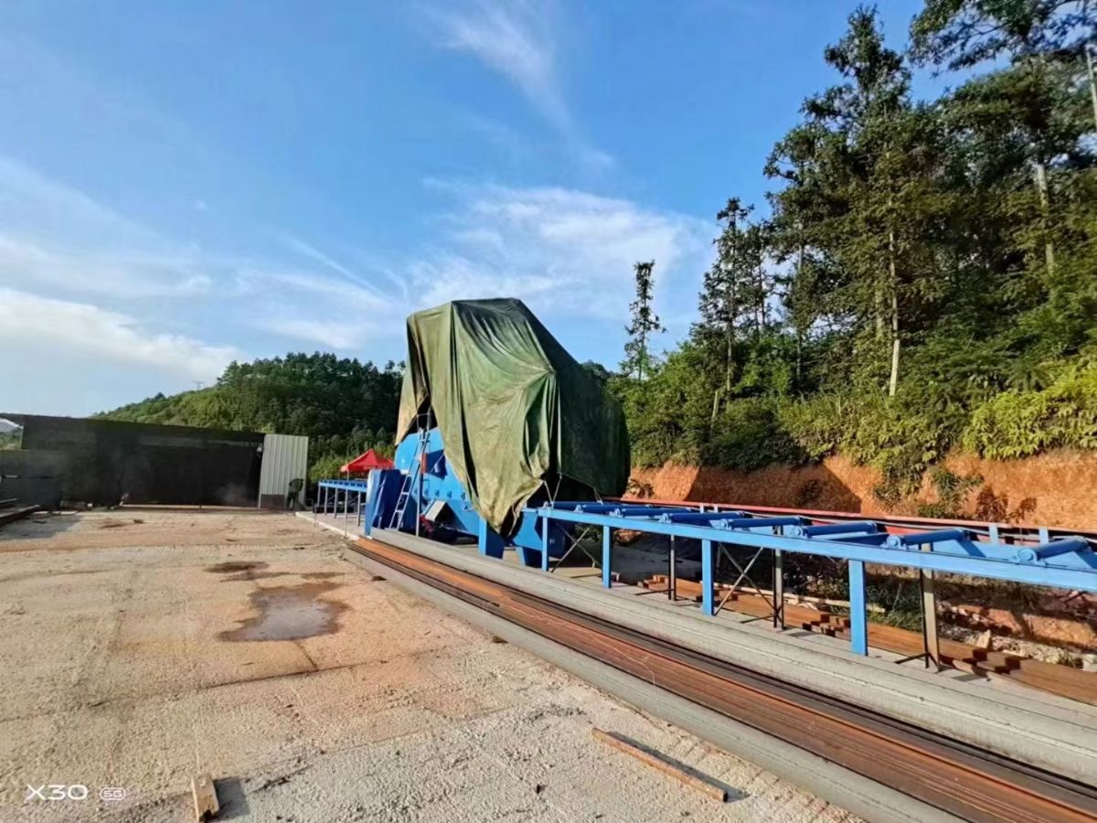 低价出售抛丸机全新未使用的辊道通过式抛丸机，进口1-2