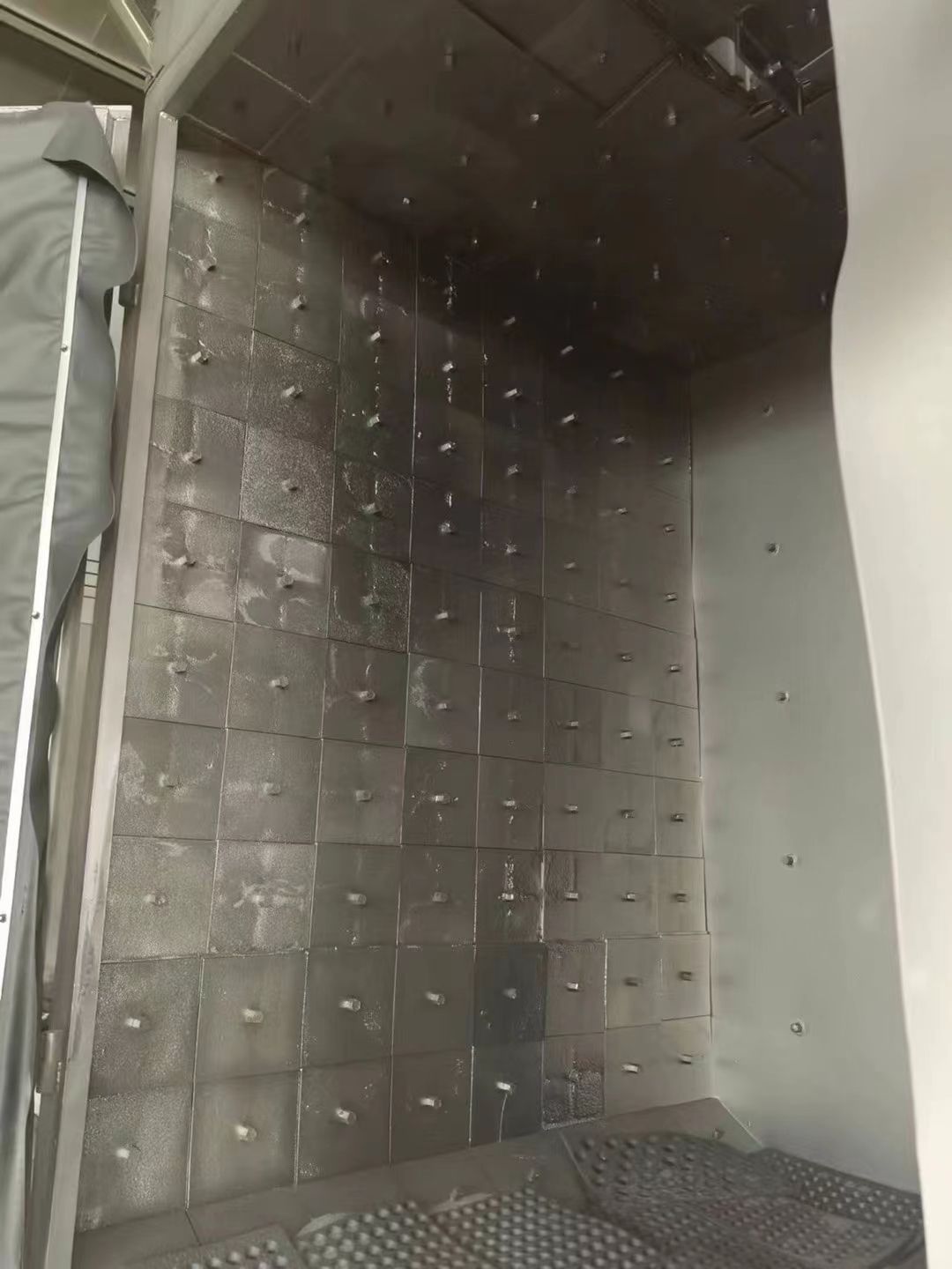 抛丸机宽两米五，高三米，33000装车，有要的联系-2