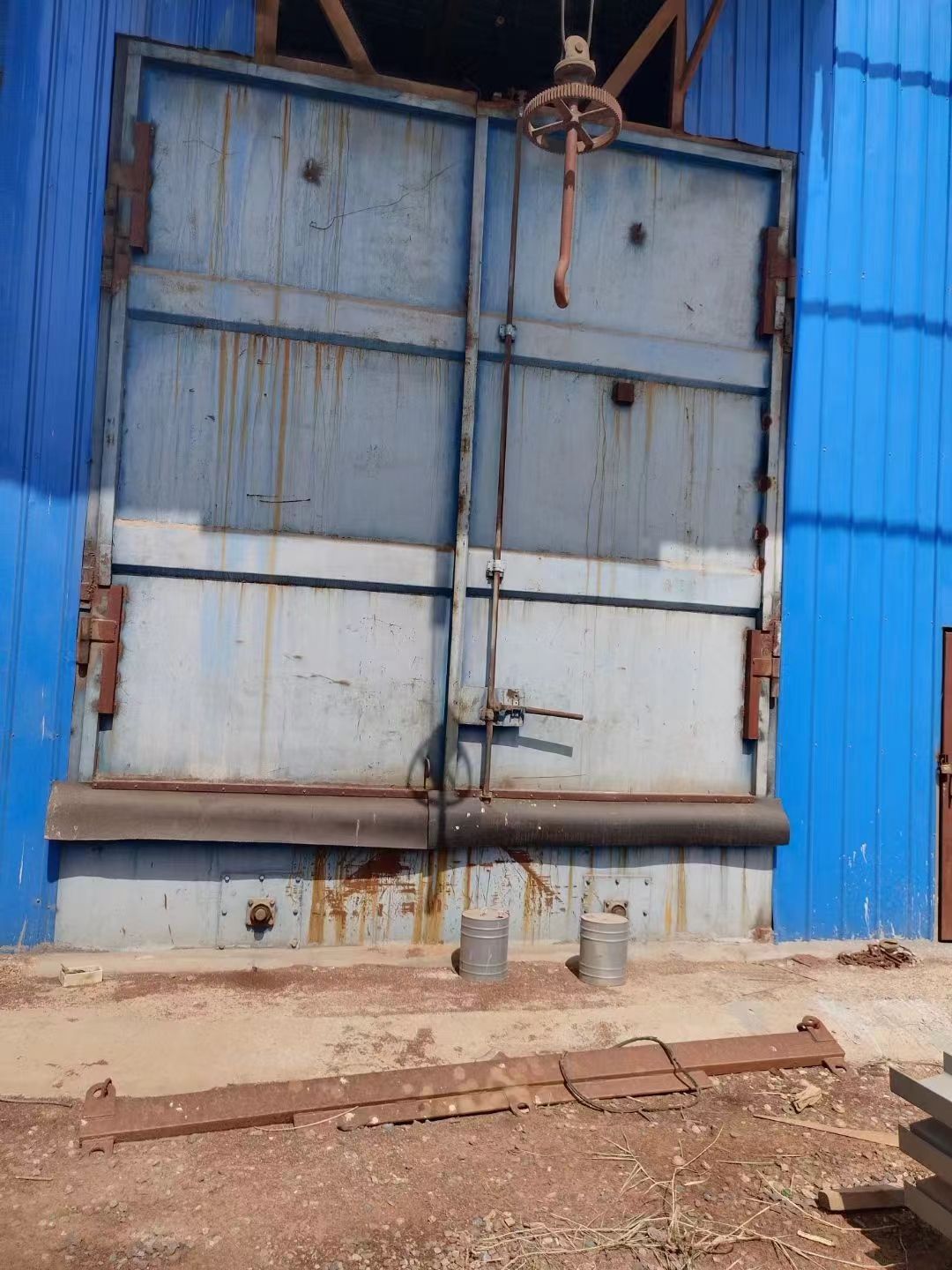 低价出售抛丸机宽三米八高三米八单勾三吨-1