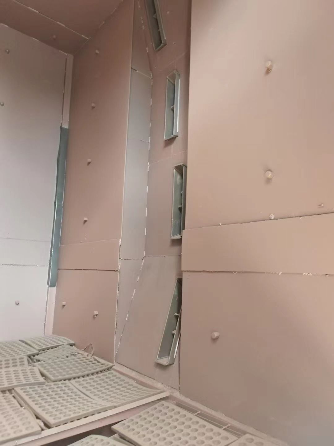 低价出售抛丸机宽三米八高三米八单勾三吨-2