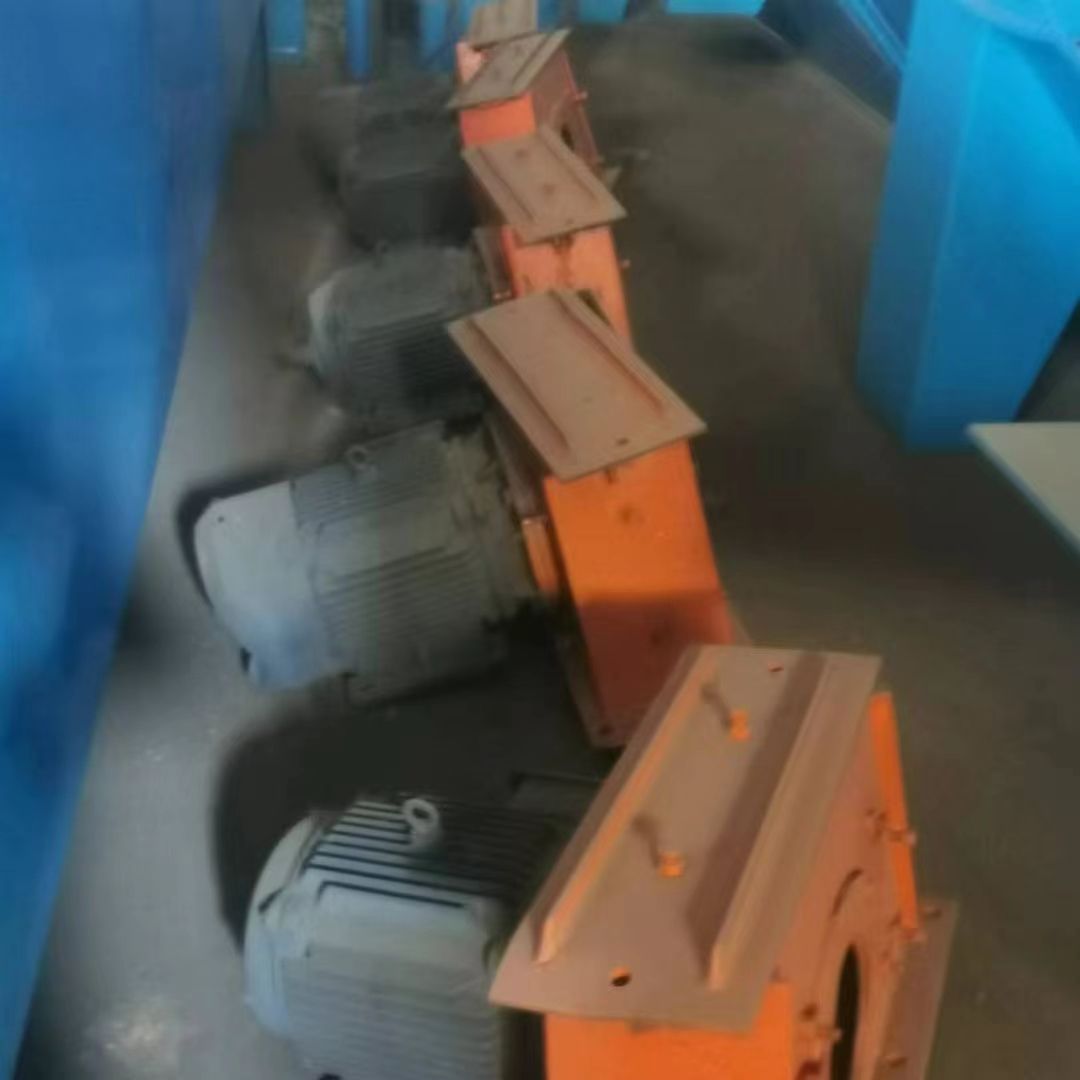 九成新钢结构抛丸机宽一米五，高两米，八个抛丸器，低-2