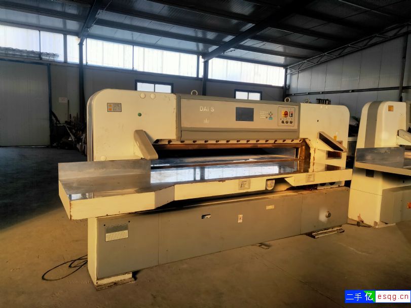 转让戴氏2米液压双轨切纸机一台，原装伺服程控-1