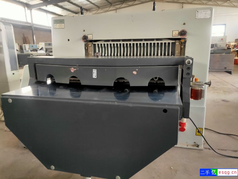 2019年大鹏920双液压伺服程控切纸机一台-2