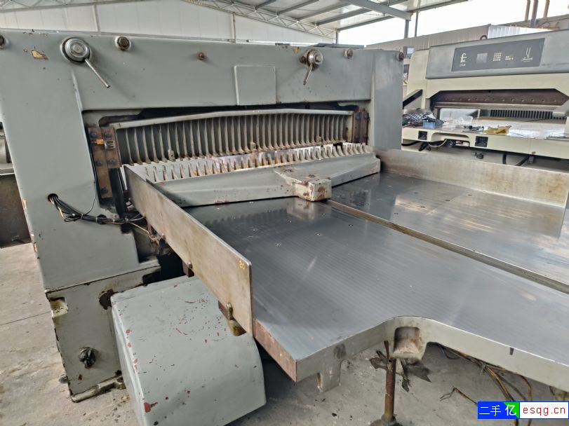 转让上海申威达1300切纸机一台-1