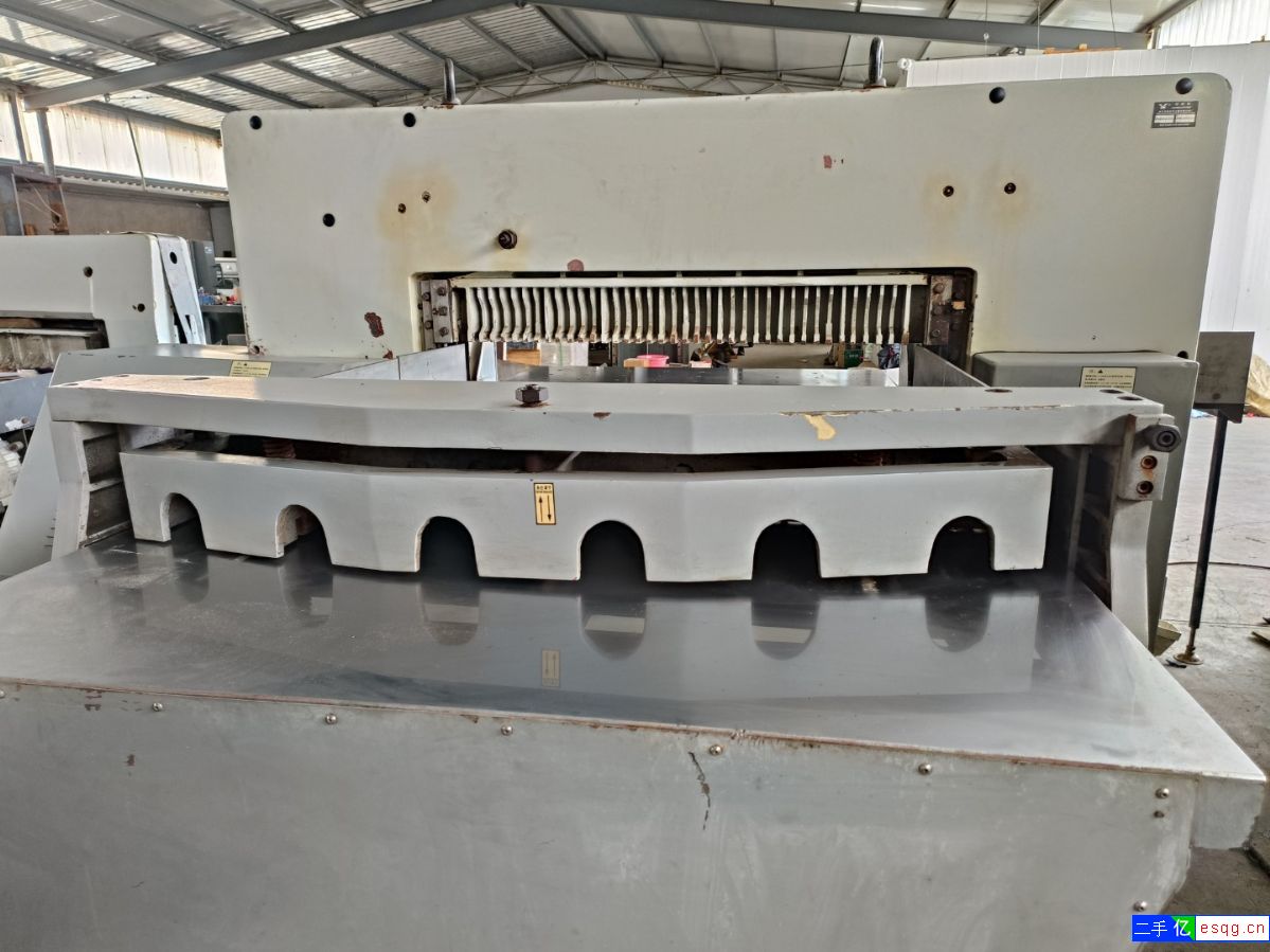 转让大鹏1370双涡轮,双轨,伺服程控切纸机一台-1