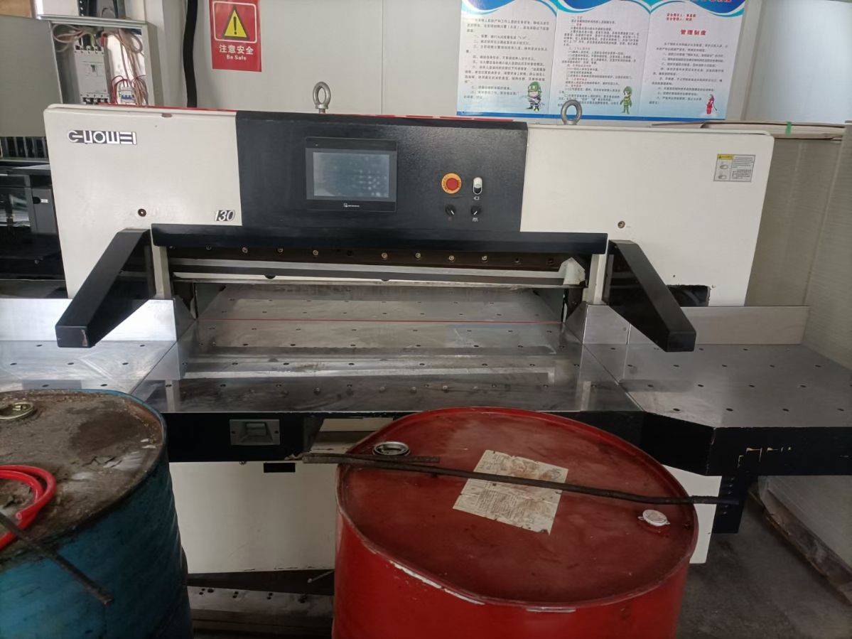 准新机9.9成新国威1300切纸机-1