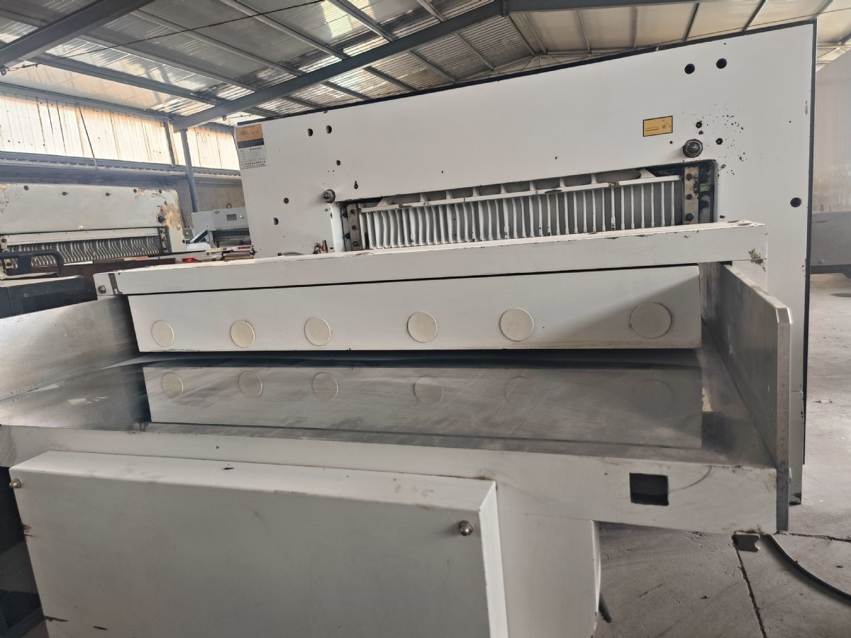 转让华岳双液压137新款切纸机一台-1