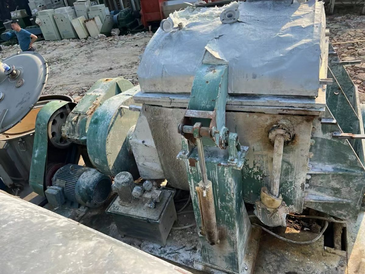 转让2000升捏合机两台，液压翻缸电柜齐全-1