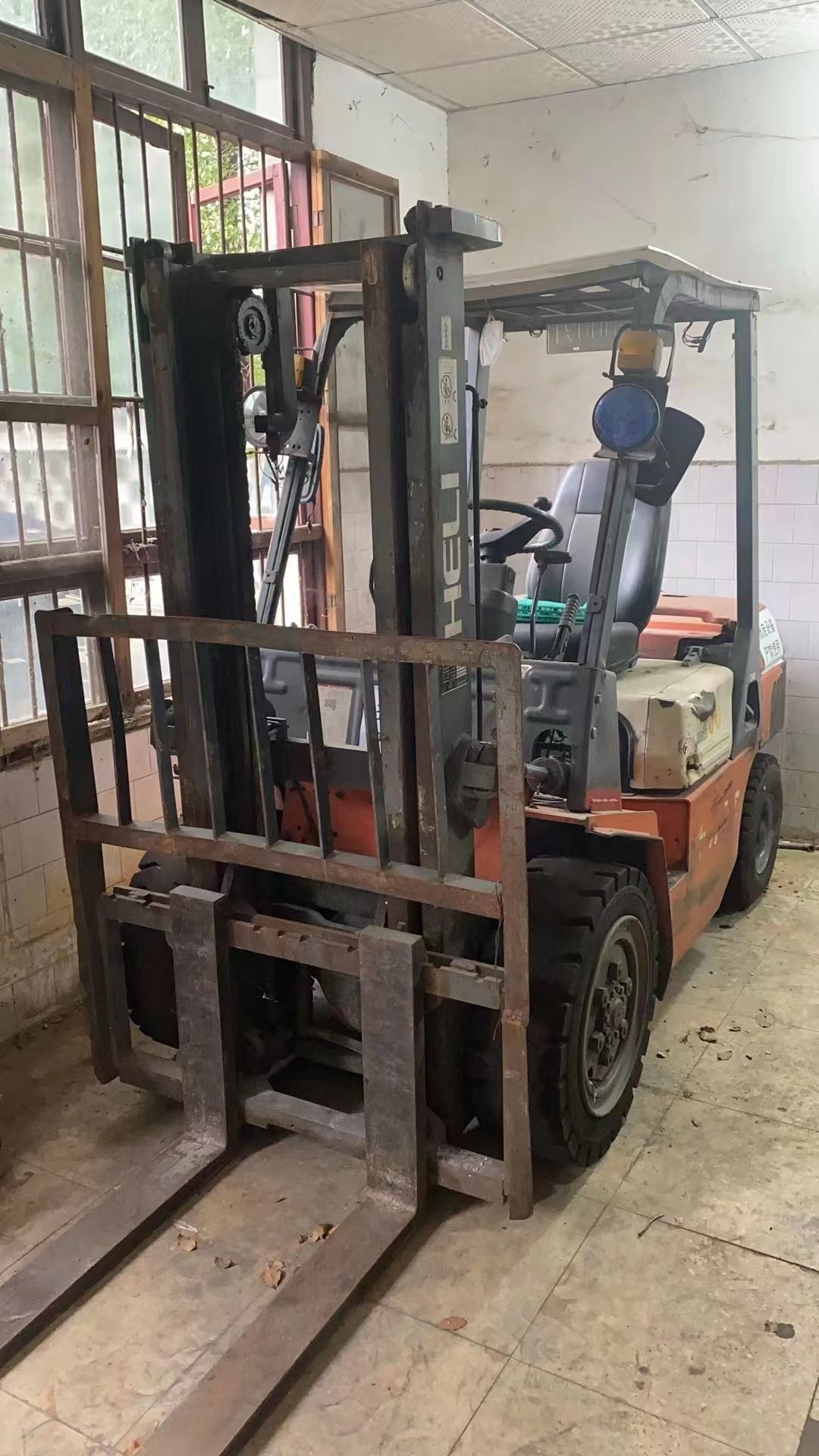 2吨柴油叉车-1