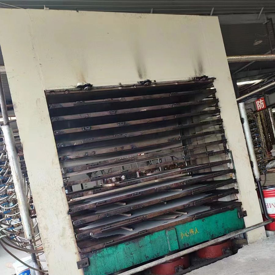 转让二手多层热压机4x8尺1500吨压力13压12-2