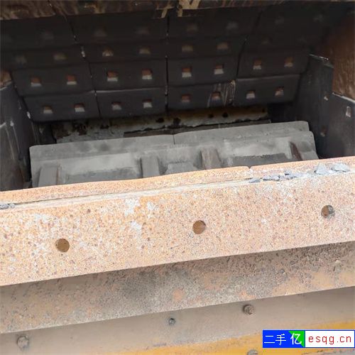 出售上海路桥1315反击式破碎机-1