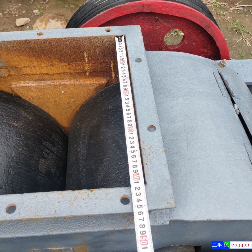 出售二手2PG400x600弹簧对辊破碎机,双辊式-2