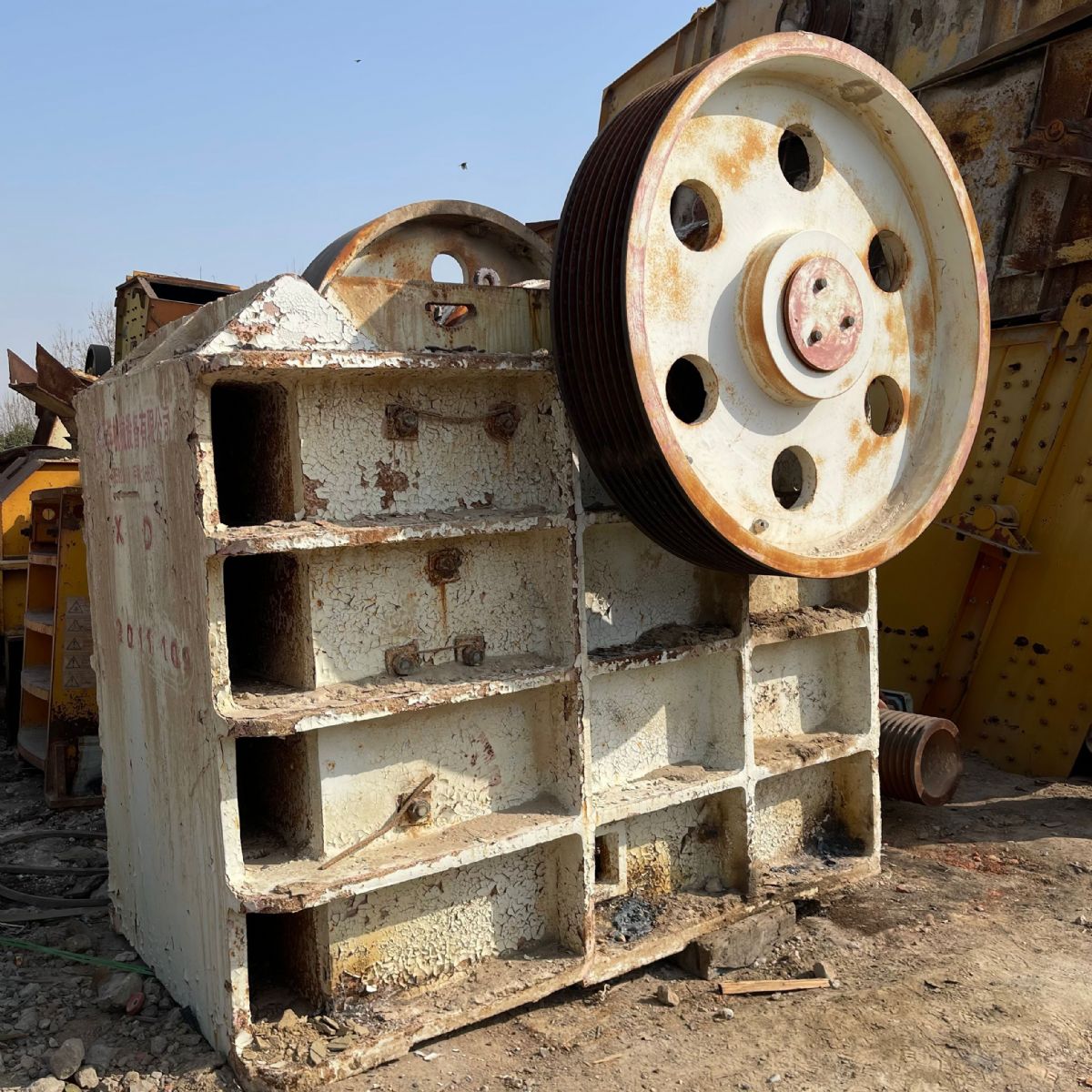 出售二手750x1060鄂式破碎机-2