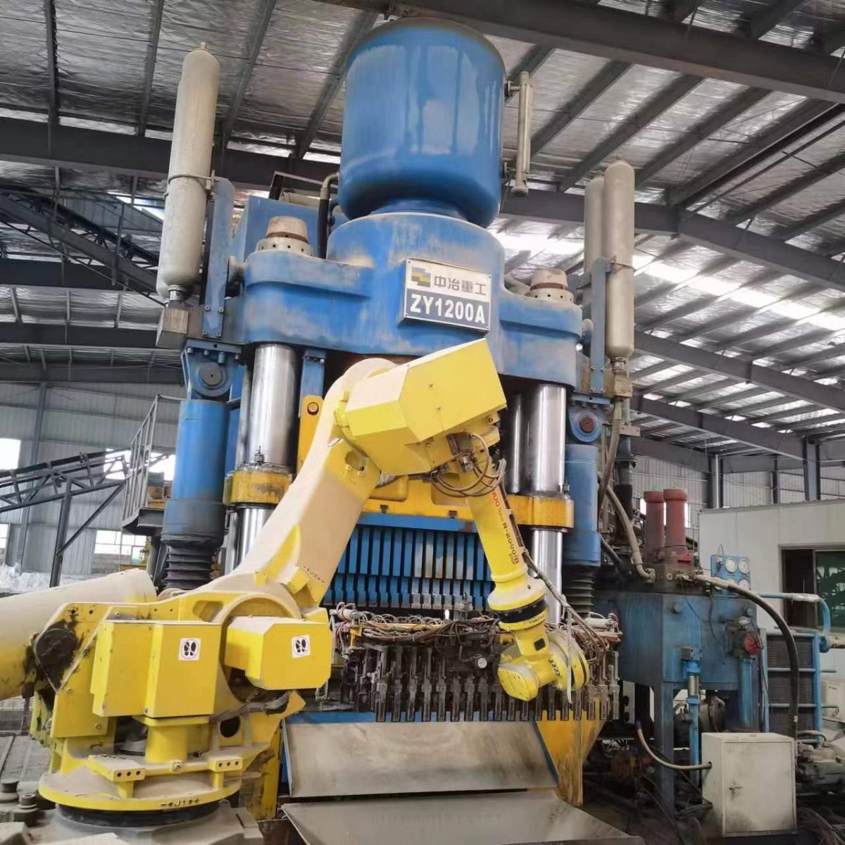 二手中冶重工ZY1200智能型液压成型压砖机-1