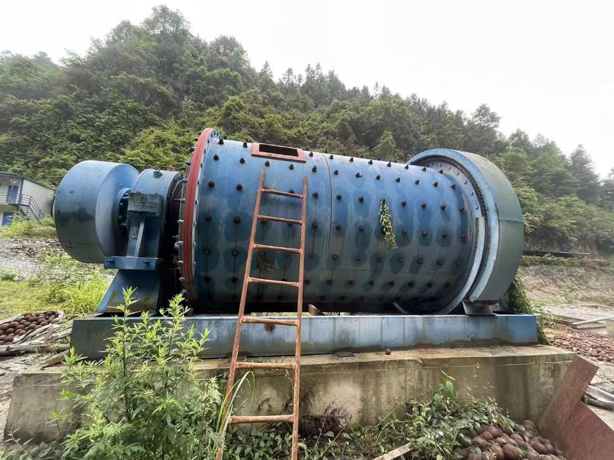 二手九成新2.4x3.6米选矿用球磨机-1