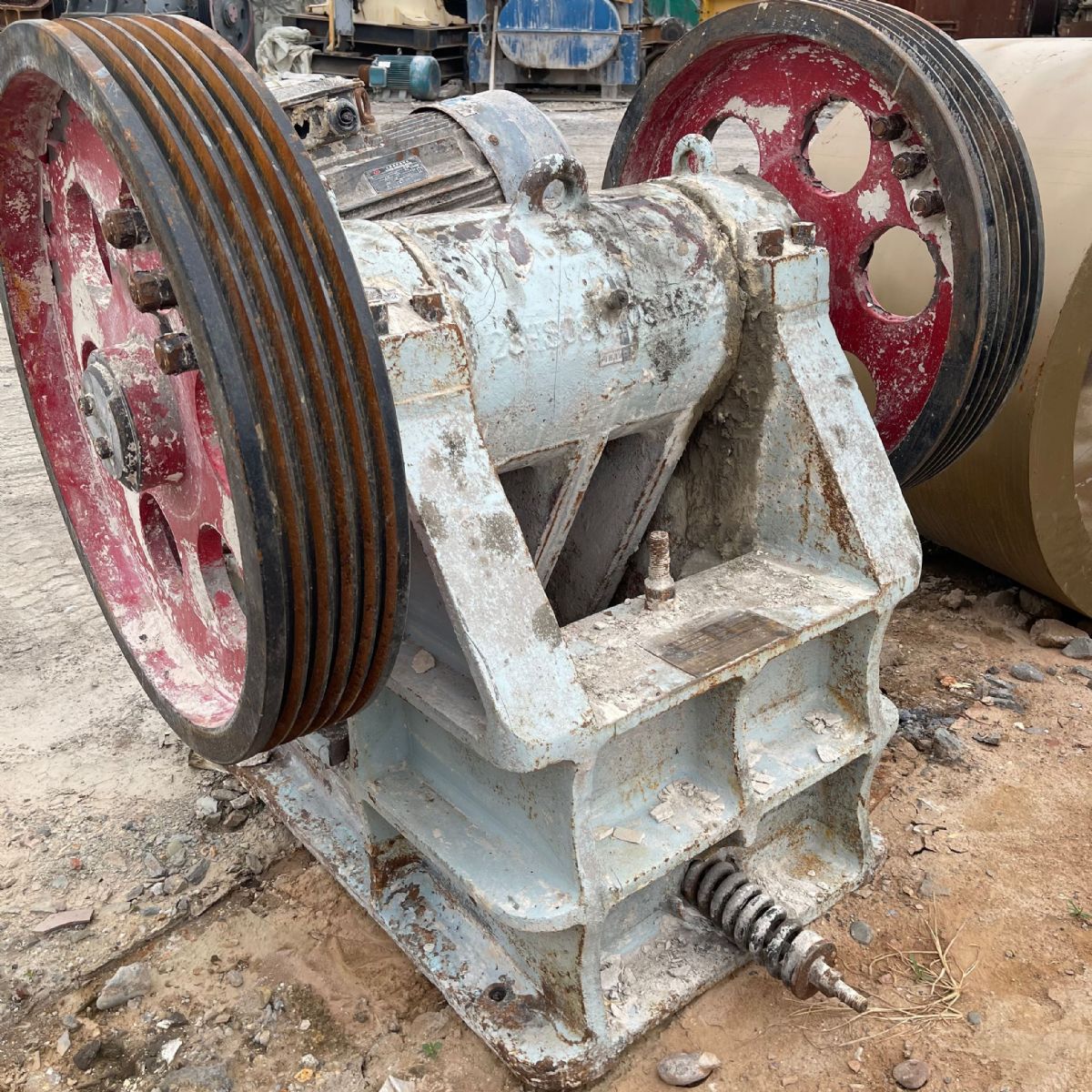 出售二手中材250x500小型鄂式破碎机-1