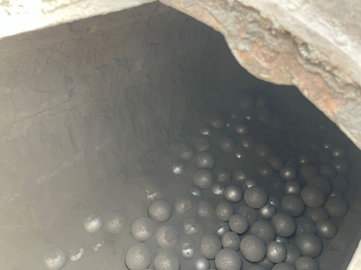 二手九成新1.2x2.4米球磨机 石灰石粉碎机-1