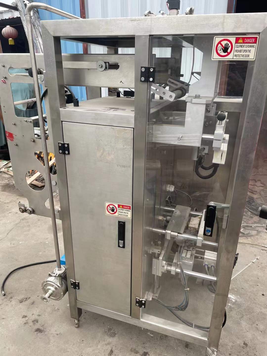 转让二手液体包装机 一台夹拉式立式液体包装机-1