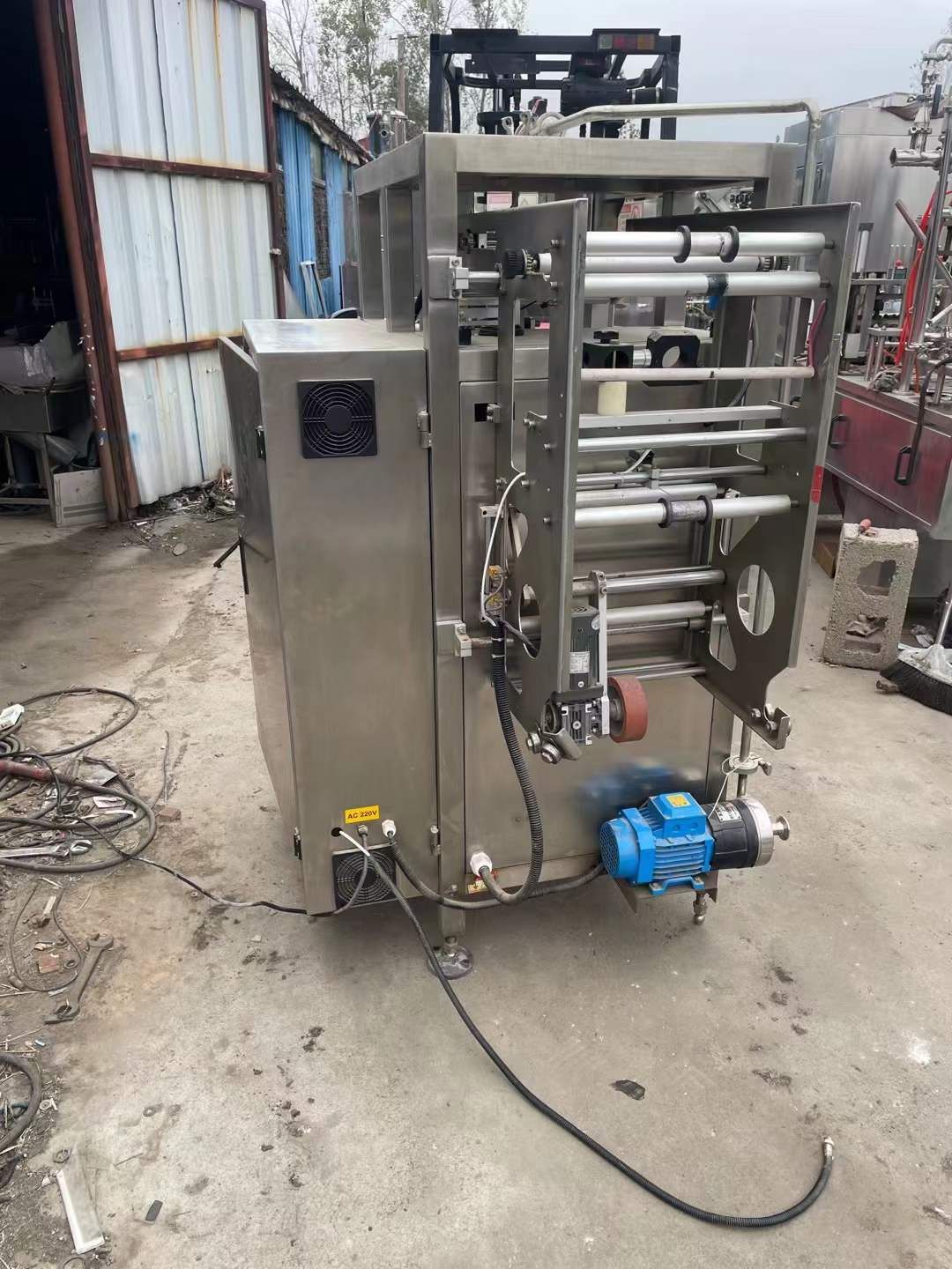 转让二手液体包装机 一台夹拉式立式液体包装机-2