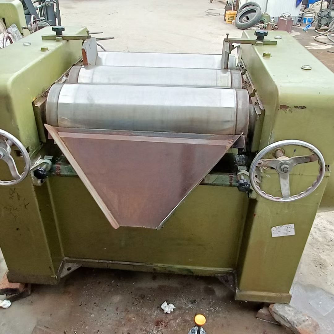 转让二手三棍研磨机 两台260型常州隆鑫三辊研磨机-1