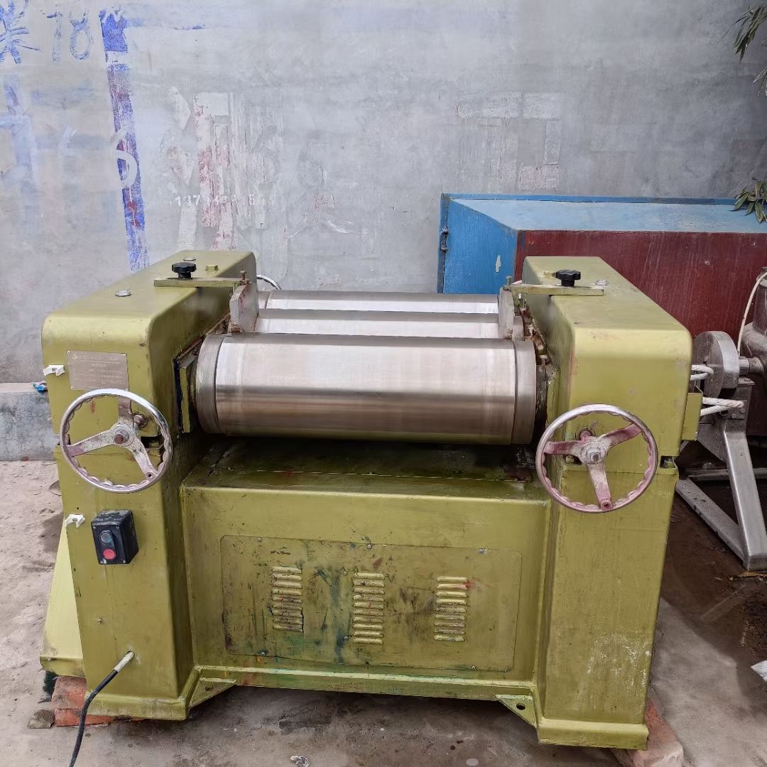 转让二手三棍研磨机 两台260型常州隆鑫三辊研磨机-2