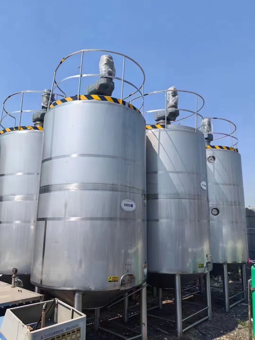 转让二手不锈钢搅拌罐 6台15立方立式保温搅拌罐-1