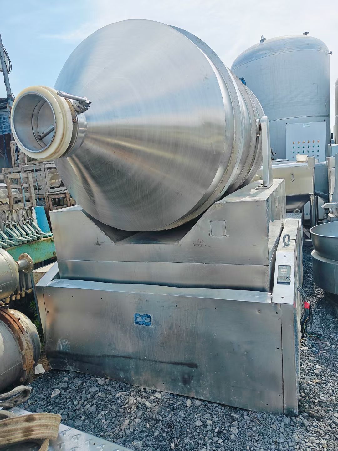 转让二手二维混合机 一台容积4000升不锈钢二维运-1