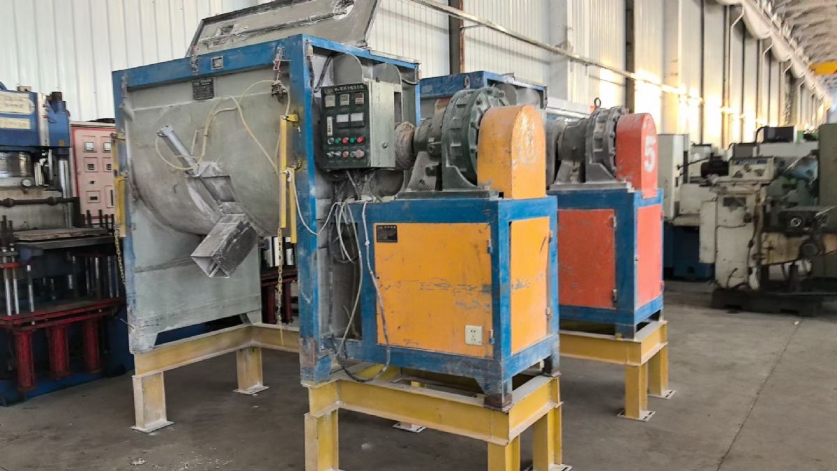 转让二手螺带混合机 两台容积1立方电加热卧式螺带混-1