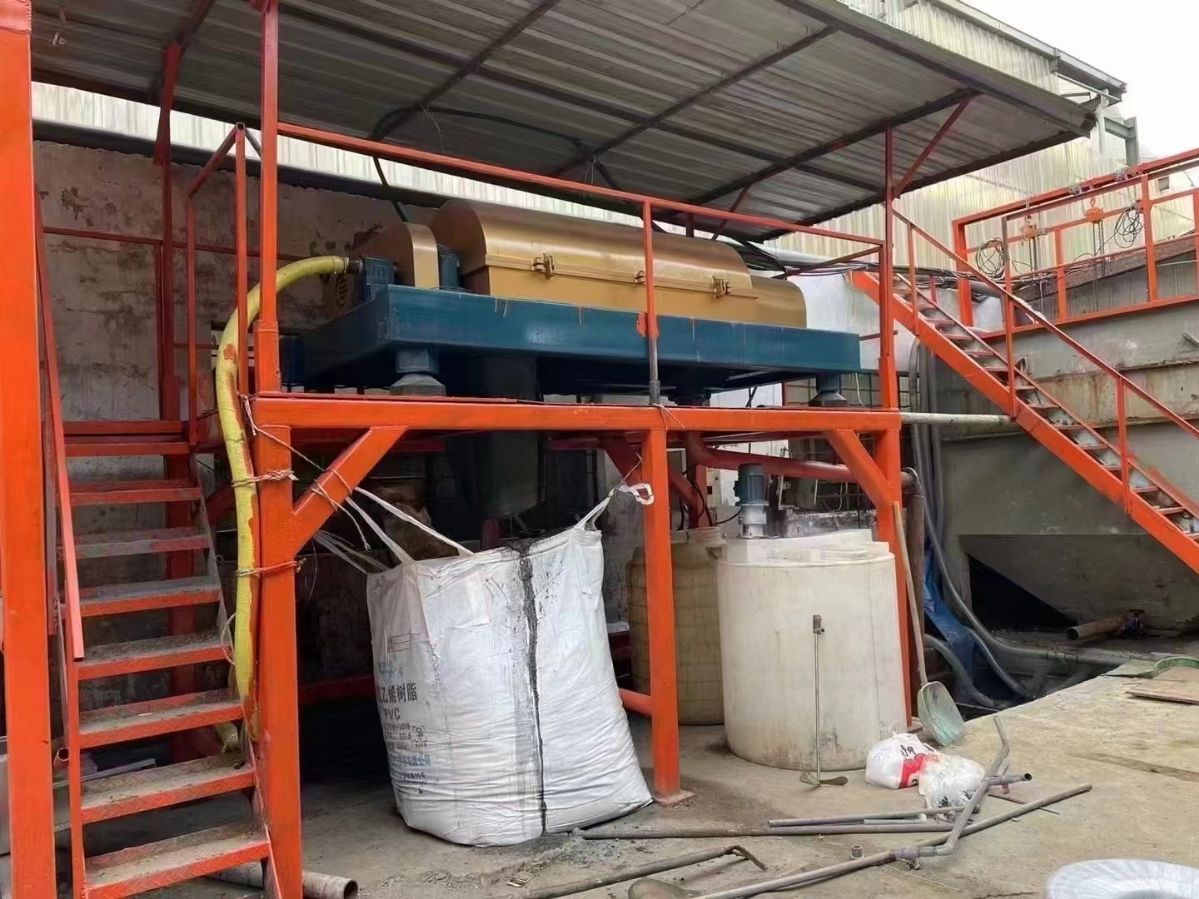 转让二手卧螺离心机 两台650型材质碳钢卧螺沉降离-1