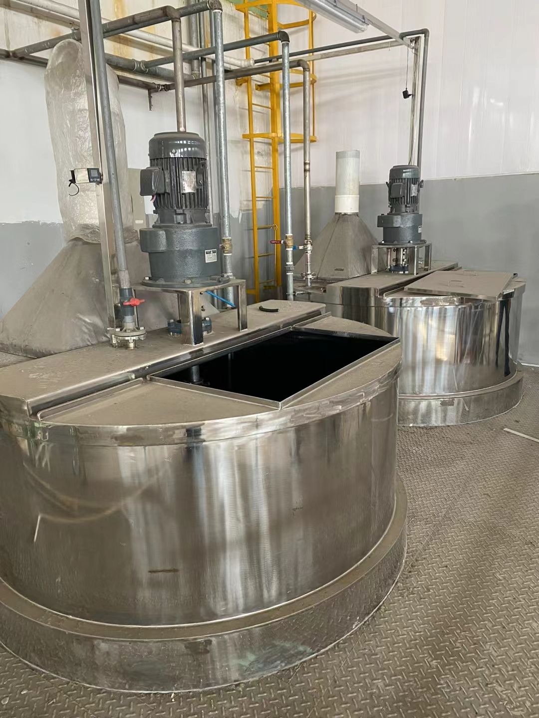 转让二手立式搅拌罐 两台容积8000L食品级电加热-1