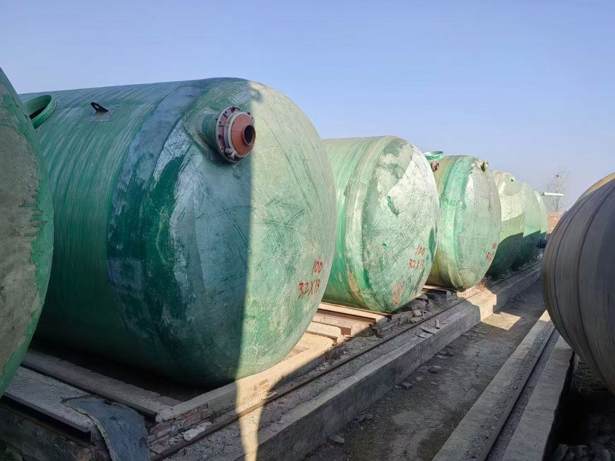 转让二手玻璃钢罐 30台容积100立方卧式盐酸玻璃-1