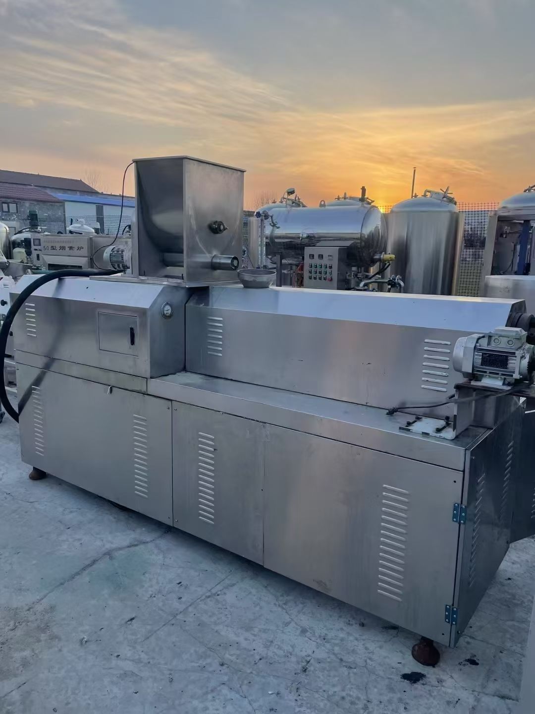 转让二手膨化机 一台70型双螺杆卧式膨化机-2