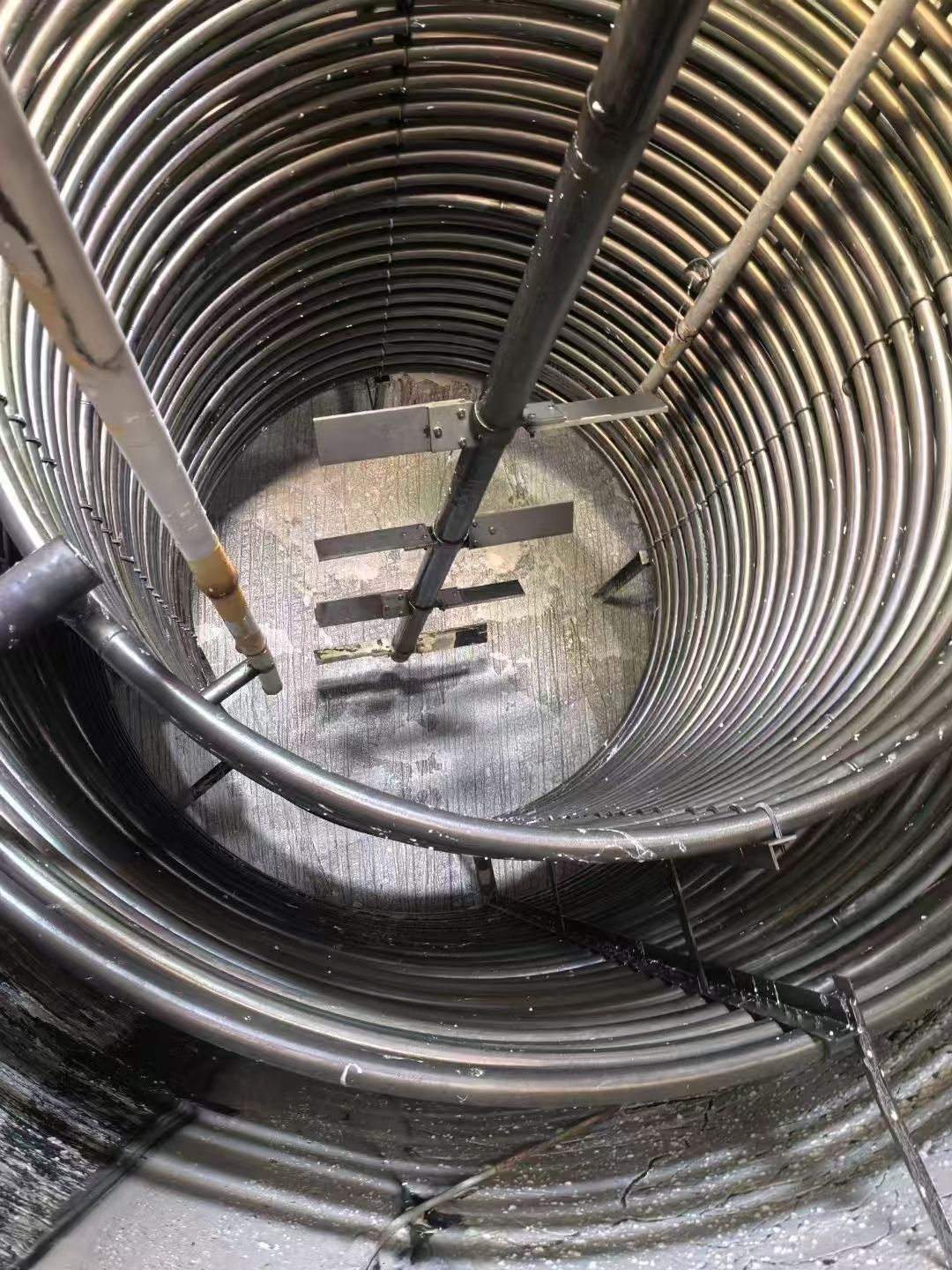 转让二手钛材反应釜 一台容积50立方内双层盘管钛材-1